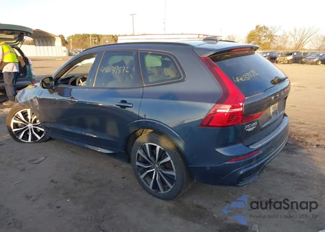 2024 Volvo Xc60 B5 Plus Dark Theme z USA, uszkodzony, nr VIN YV4L12RL5R1714469